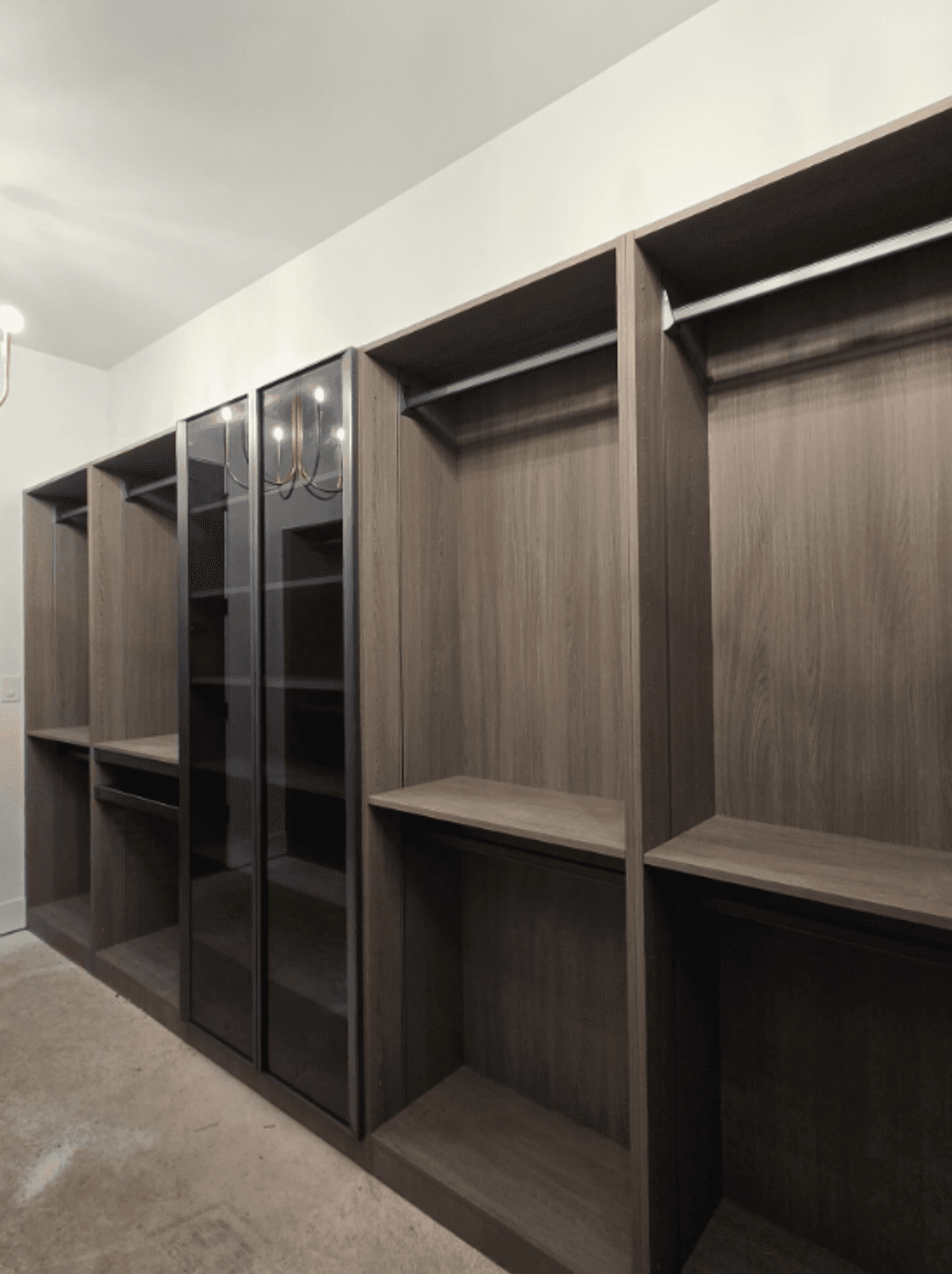 Atelier Panel closet finish